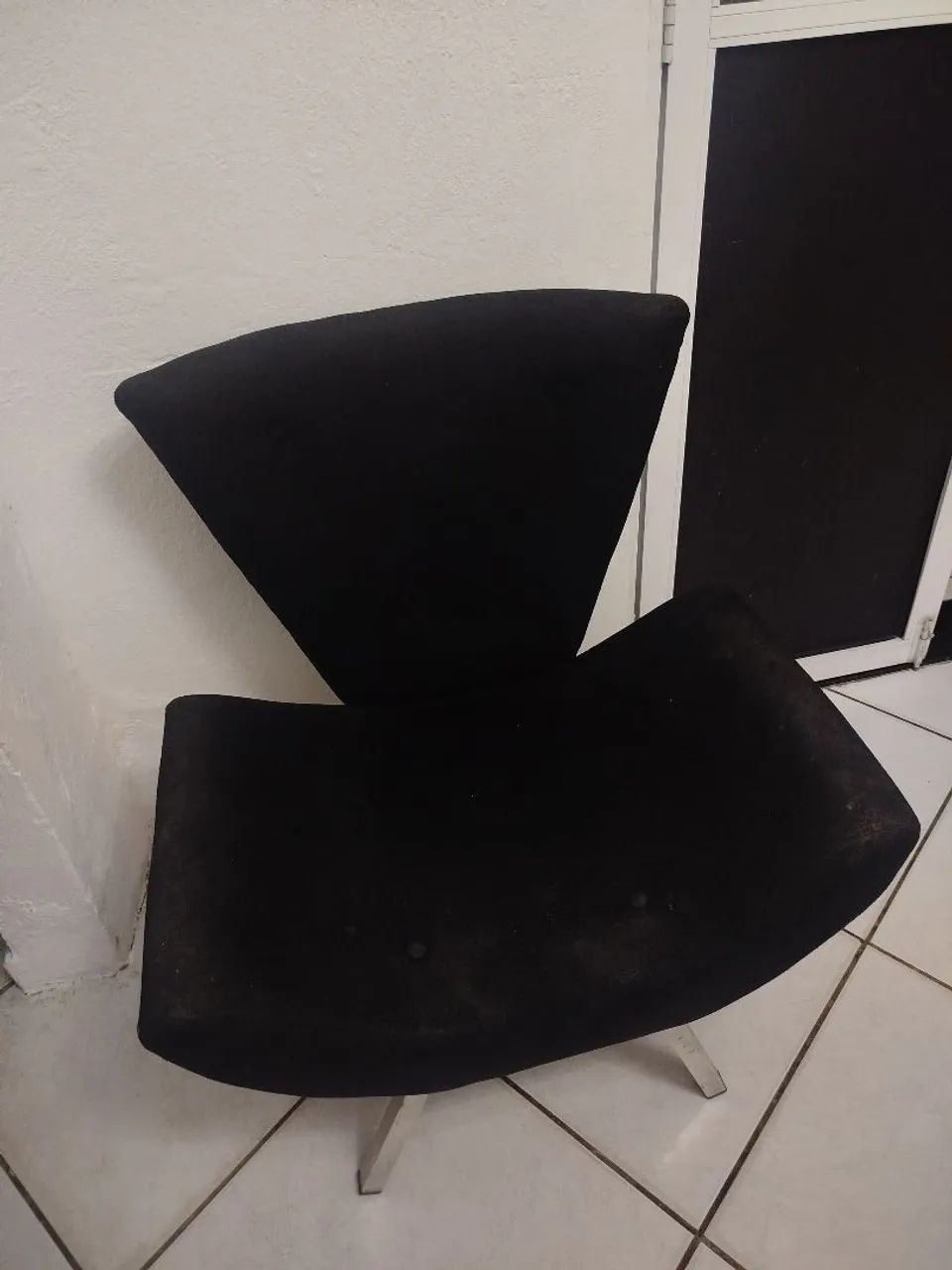 Duas Poltronas pretas  - Foto 2