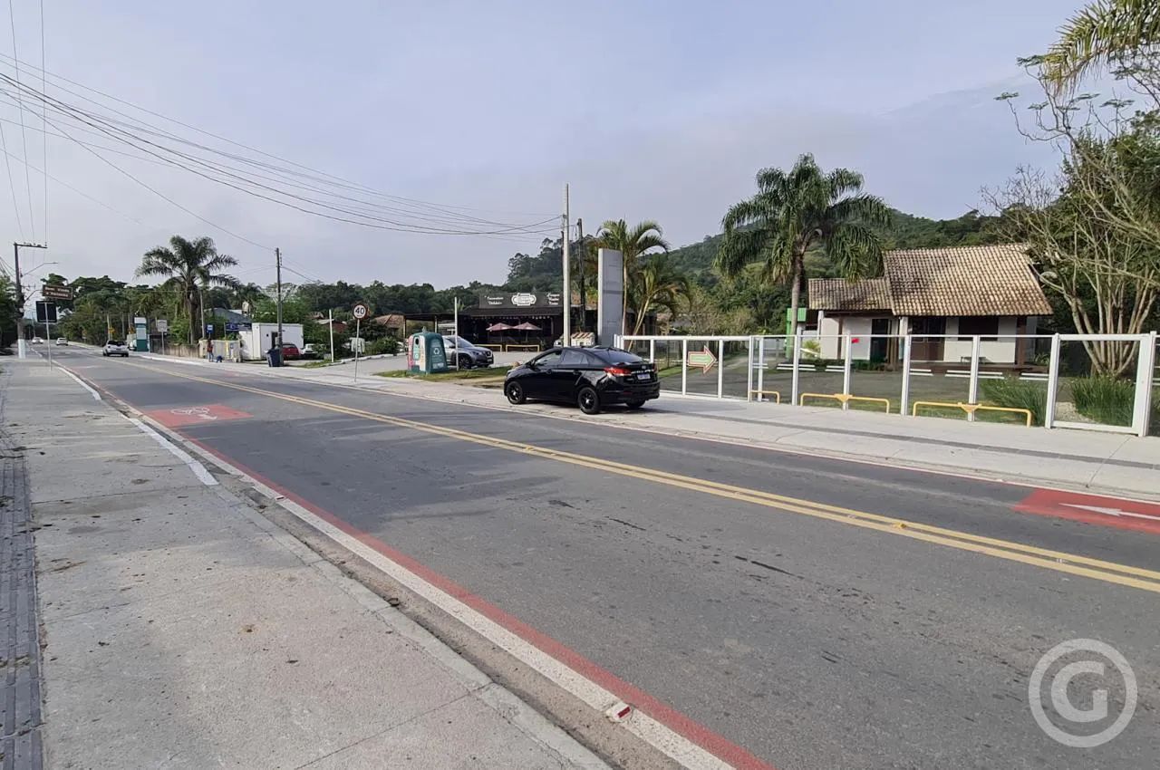 Excelente casa comercial com amplo estacionamento - Foto 5