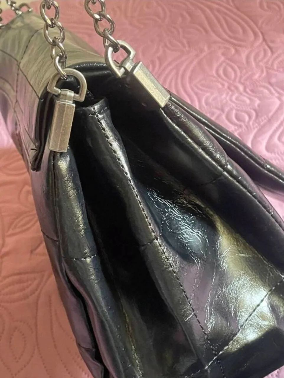 Bolsa preta de couro com correntes - Foto 4