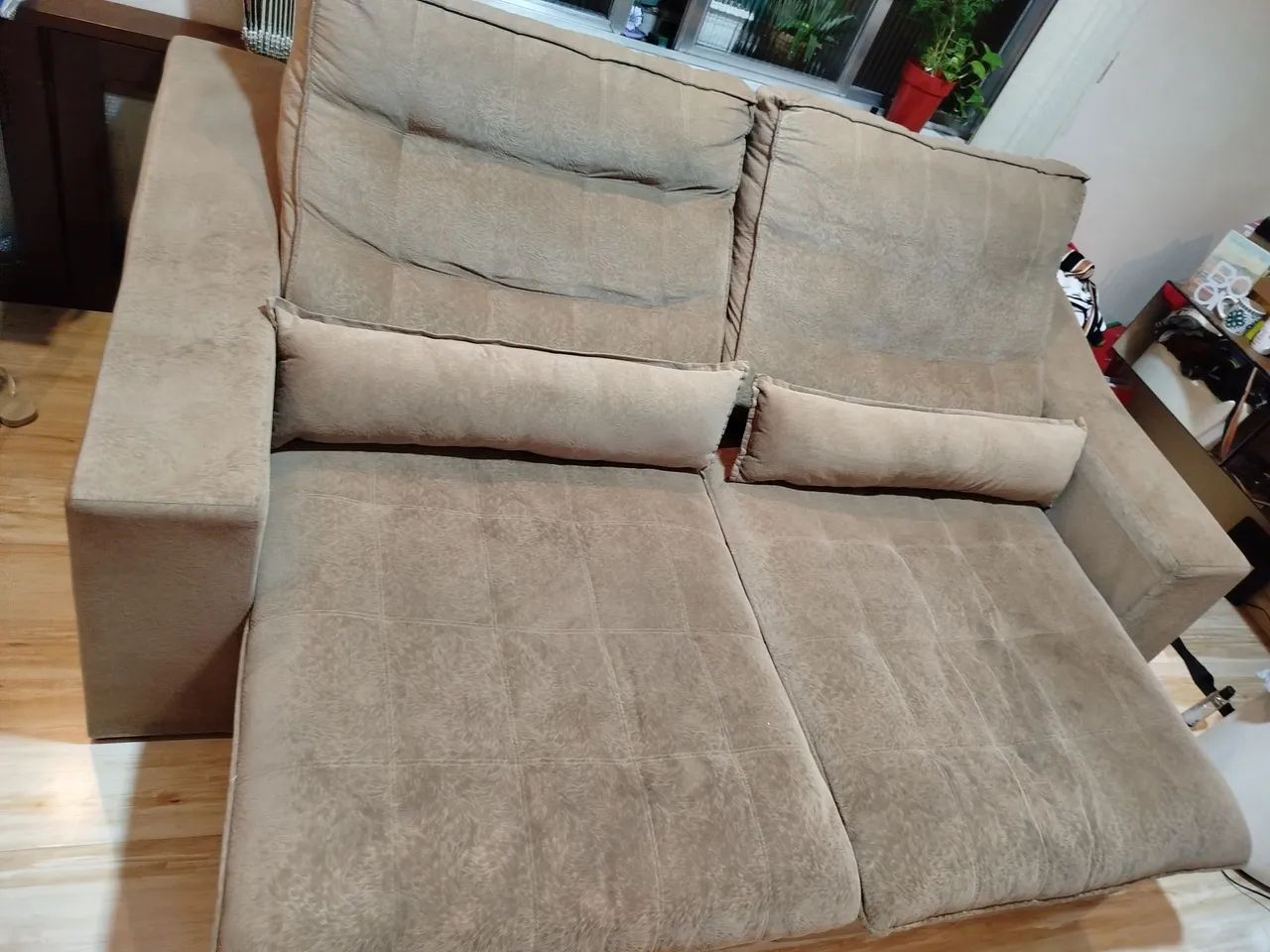 Sofá retrátil em Suede Marrom 