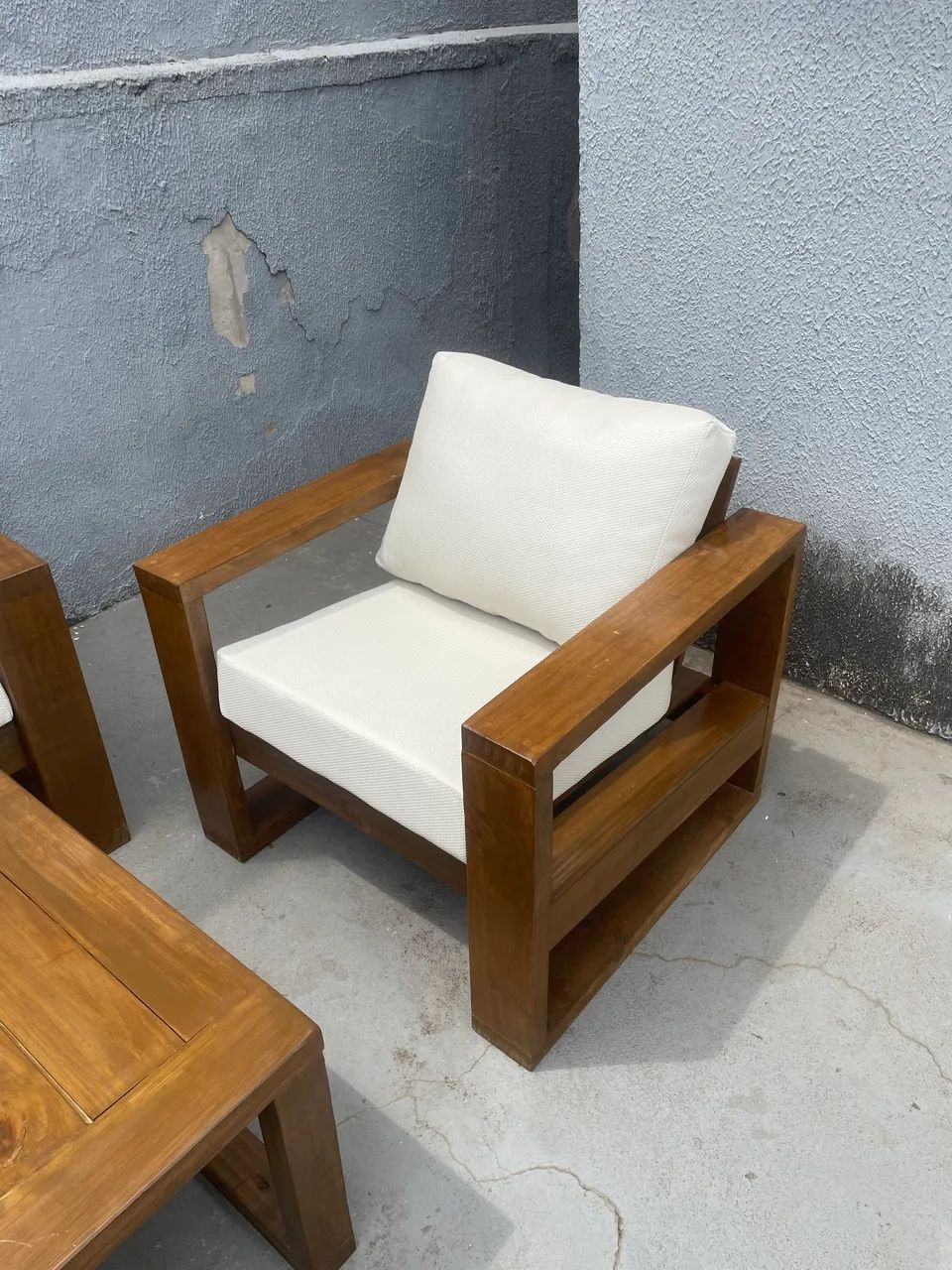 Conjunto Novo Madeira Maciça | Sofá + 2 Poltronas + Mesa - Estofado Náutico - Foto 3