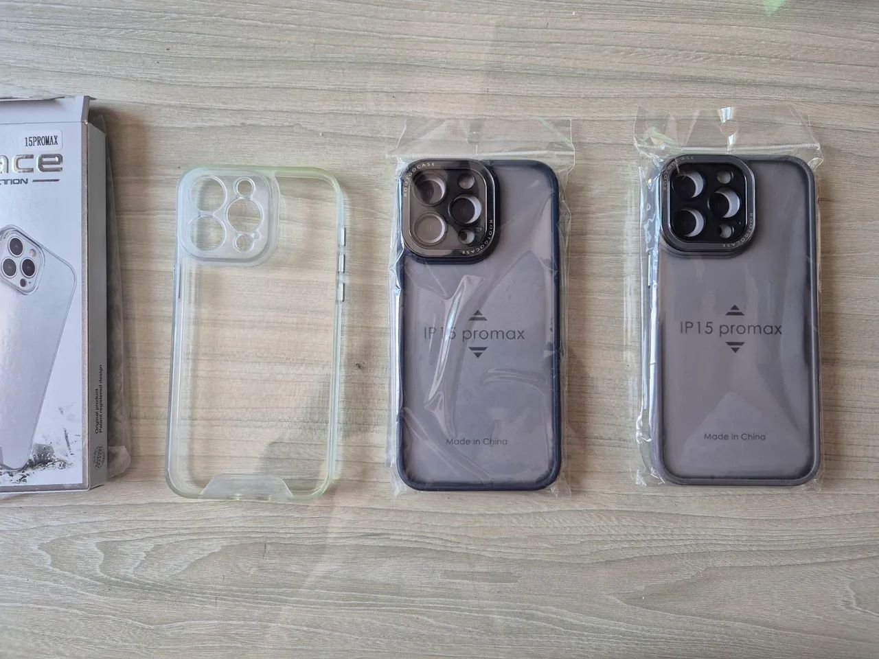 3 capinhas iPhone 15 Pro Max