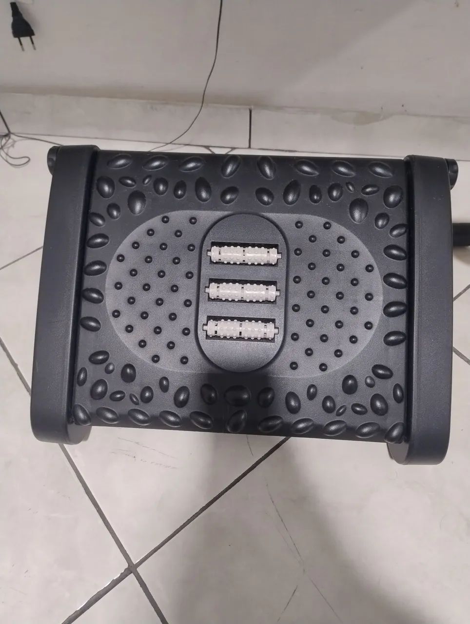 Descanso ergonômico para os dois pés 