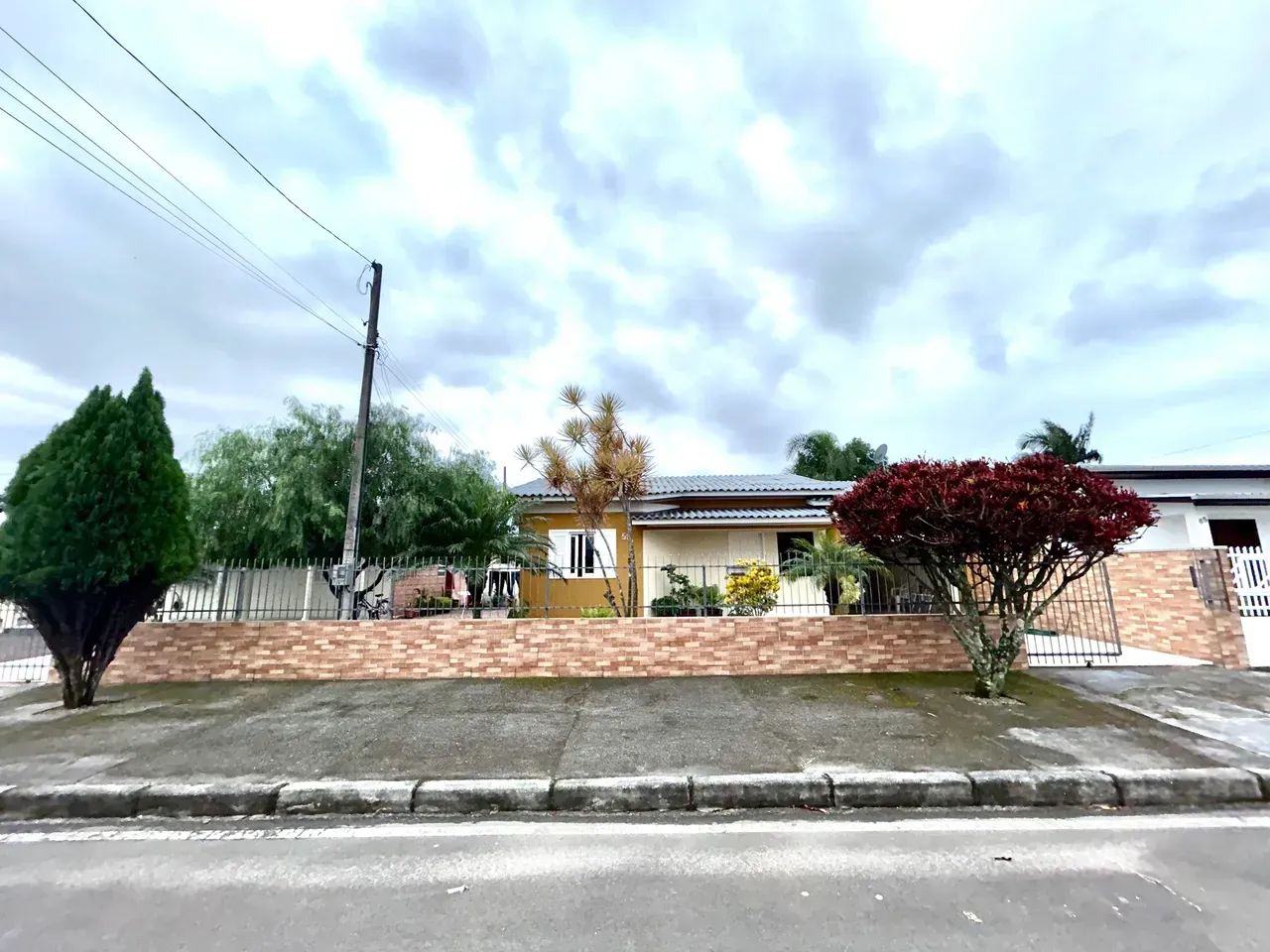 IMÓVEL COM DUAS CASAS  ***   TERENO DE ESQUINA   ***   ARARANGUÁ - Foto 3