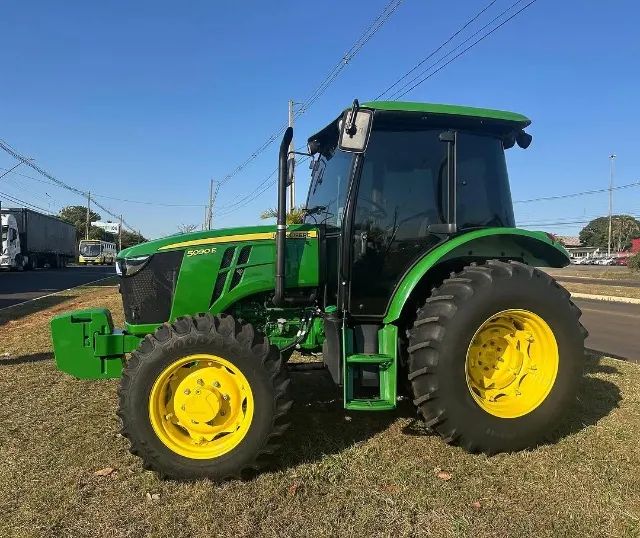 TRATOR JOHN DEERE 5090E - Foto 3
