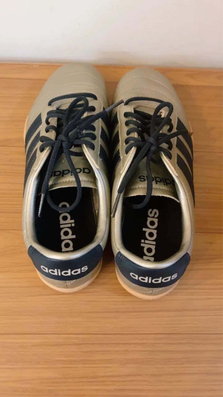 Tênis adidas 