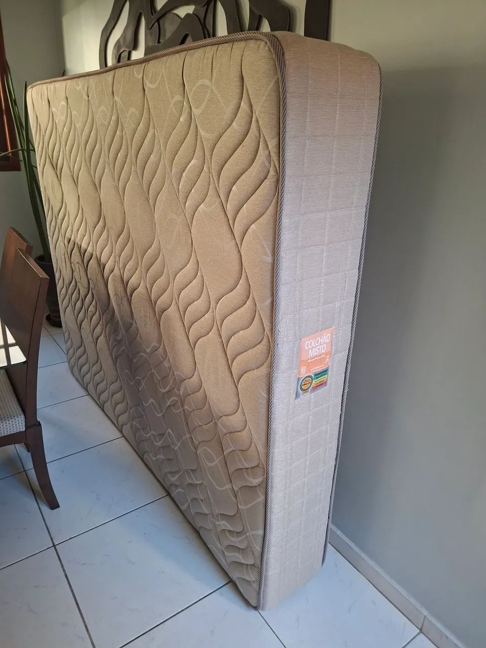 Vendo Colchão Queem semi novo  - Foto 4