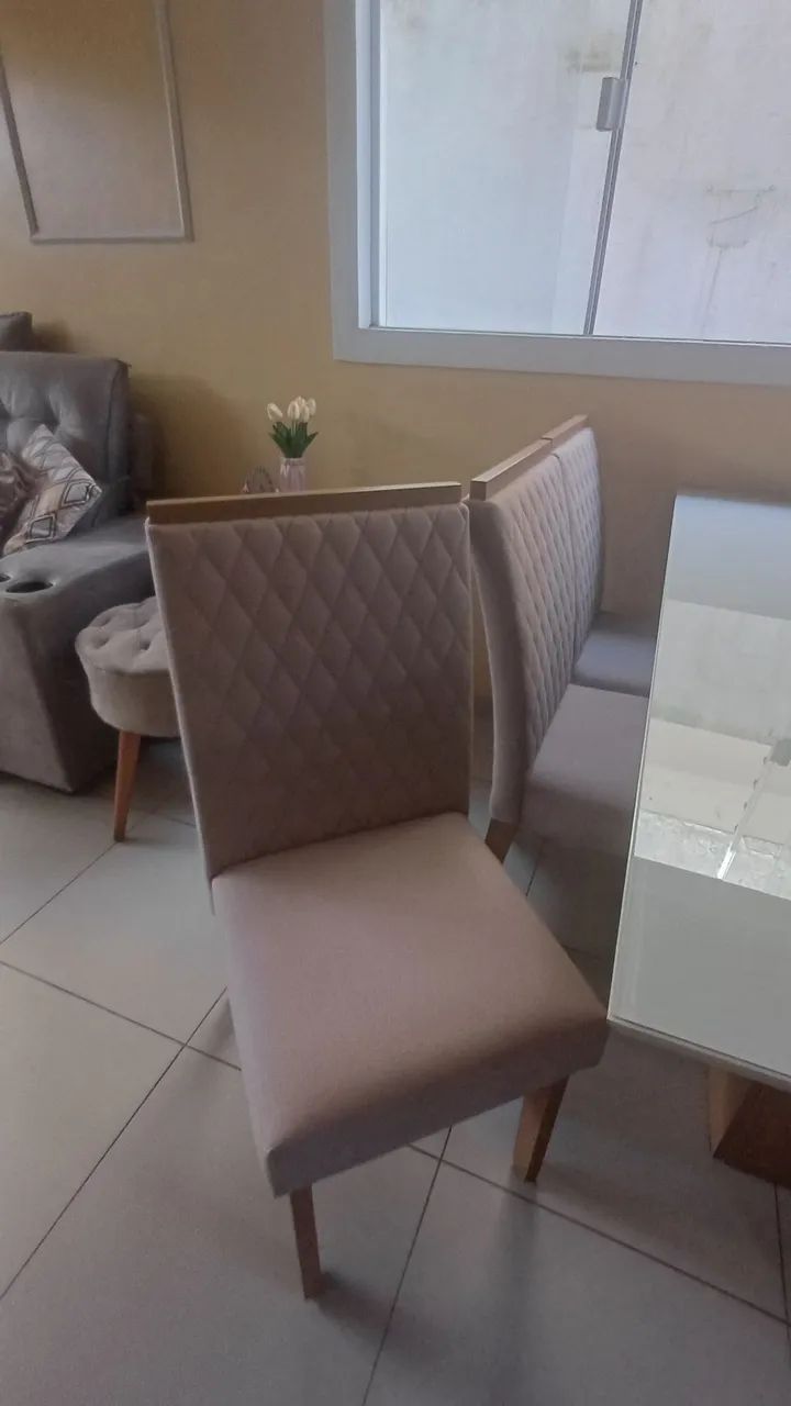Lindo conj de mesa com 6 cadeiras - Foto 3