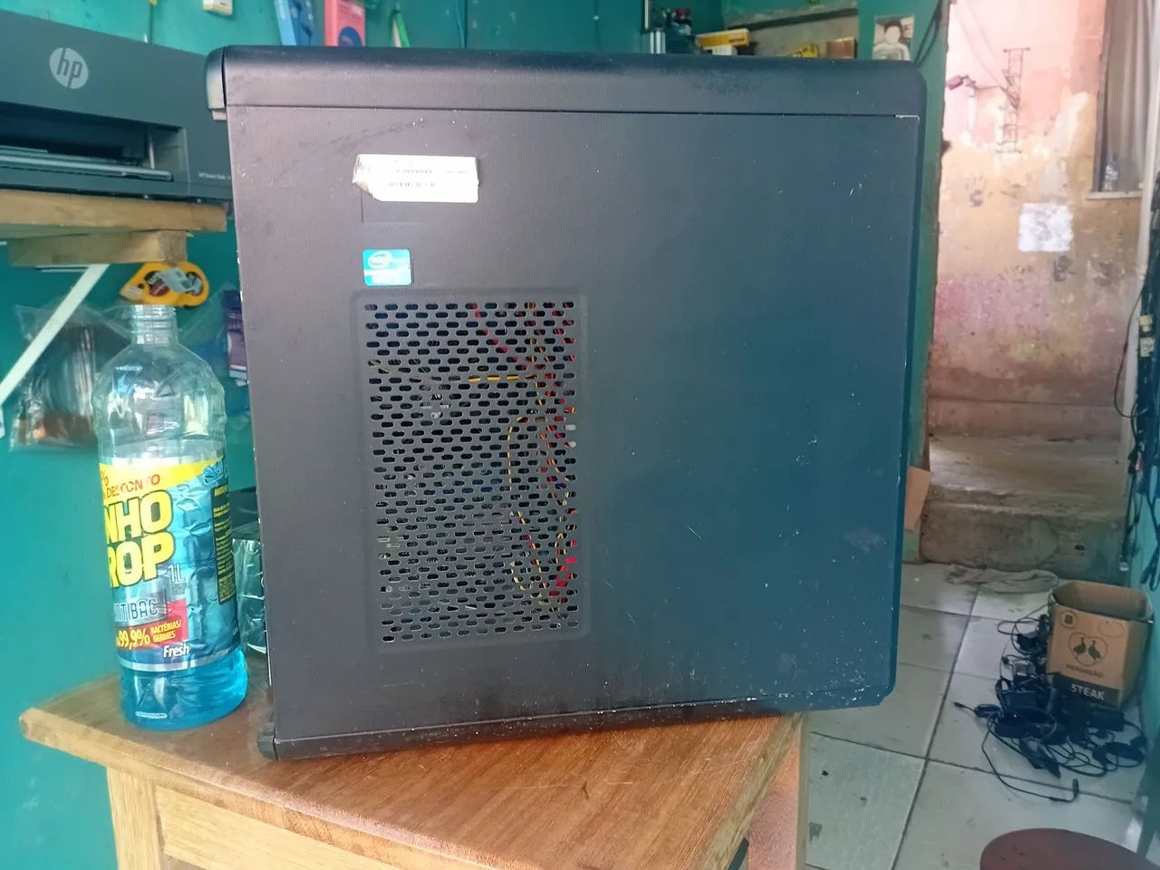 Computador de mesa com teclado e mouse. - Foto 4