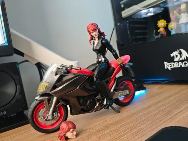 MARVEL LEGENDS VIÚVA NEGRA COM MOTO - Foto 4