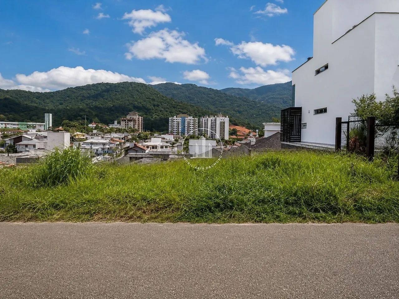 Terreno 490m² com Boa Localização - Pedra Branca - PLC