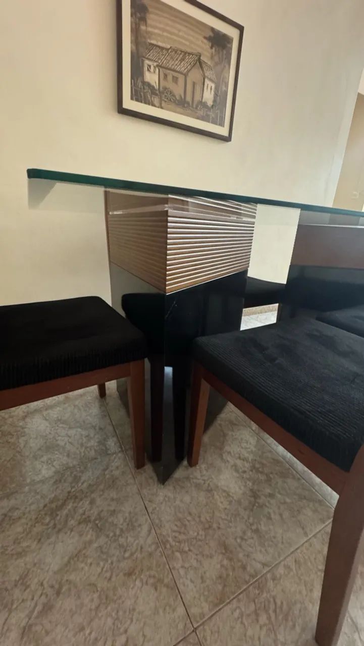 Mesa de Jantar em madeira com vidro - Foto 4