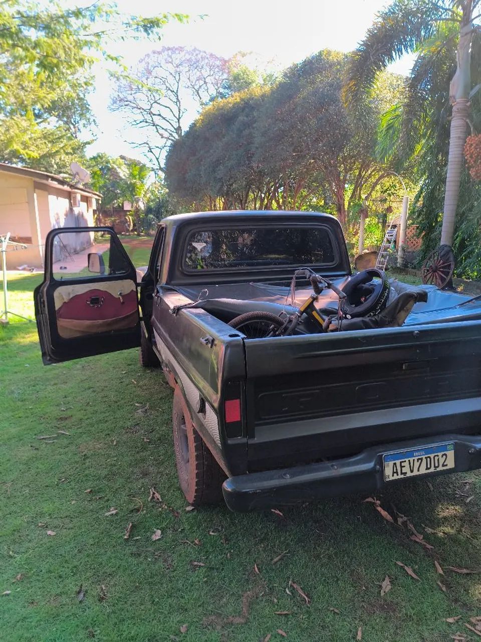 Ford F-1000 F-1000 XL 4.9i 1984