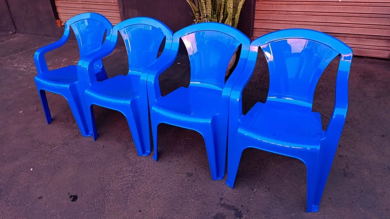 Mesas e cadeiras de plástico azul - Foto 4