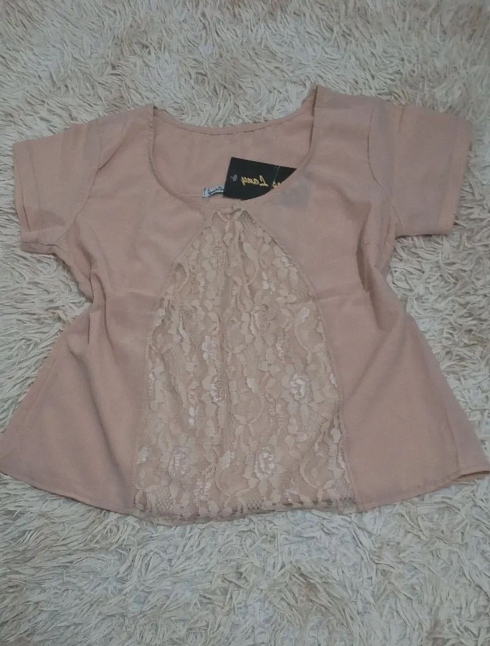 Blusa de crepe com renda