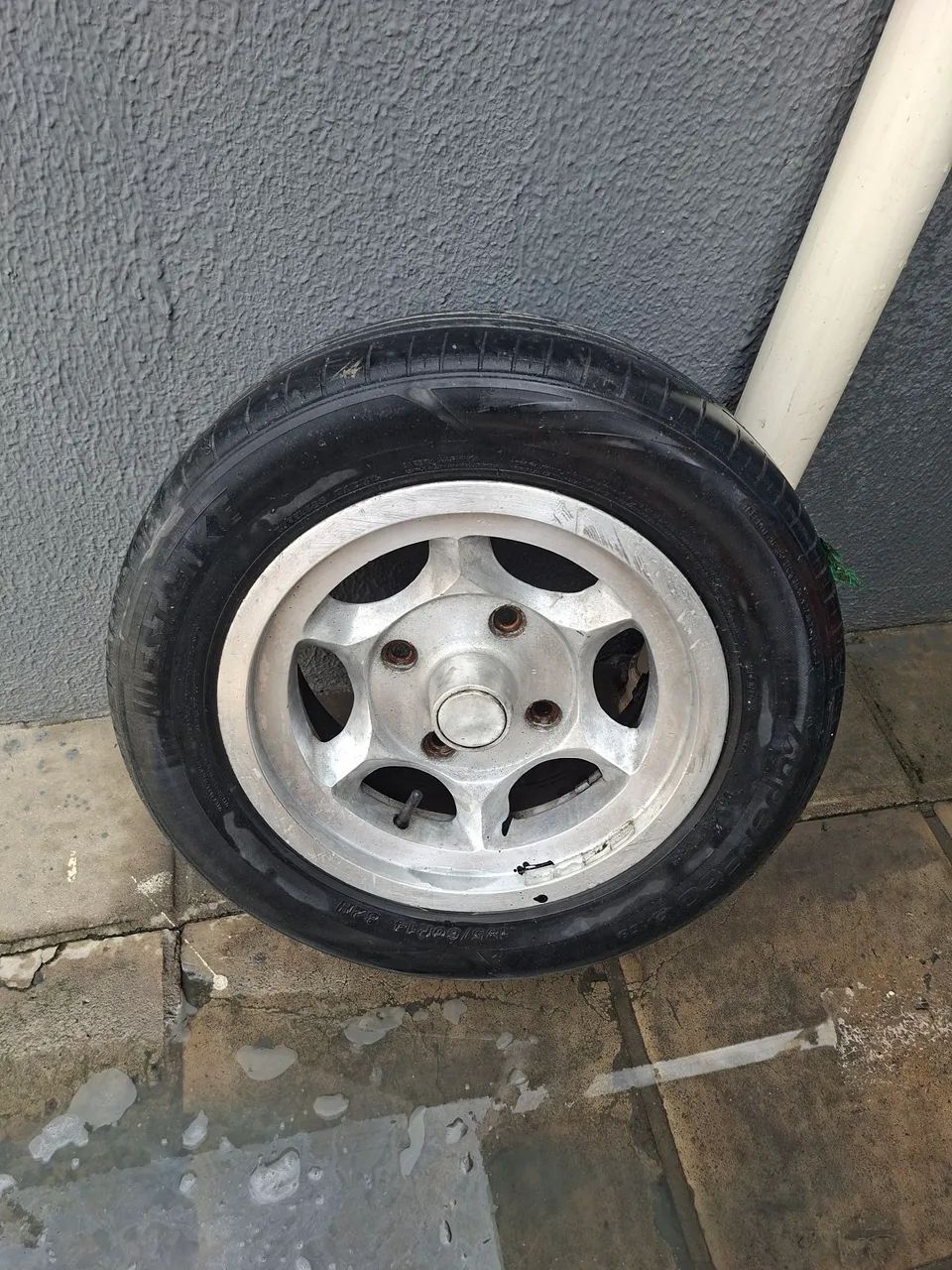 Rodas de fusca com dois pneus bom . - Foto 4