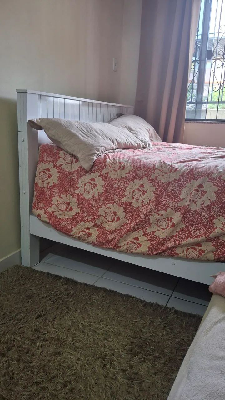 Cama com cabeceira 