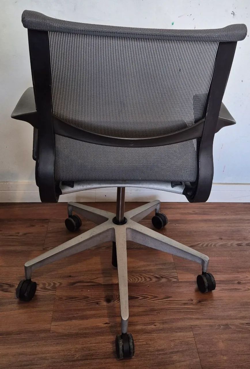 Herman Miller Setu com pequenas avarias  - Foto 2