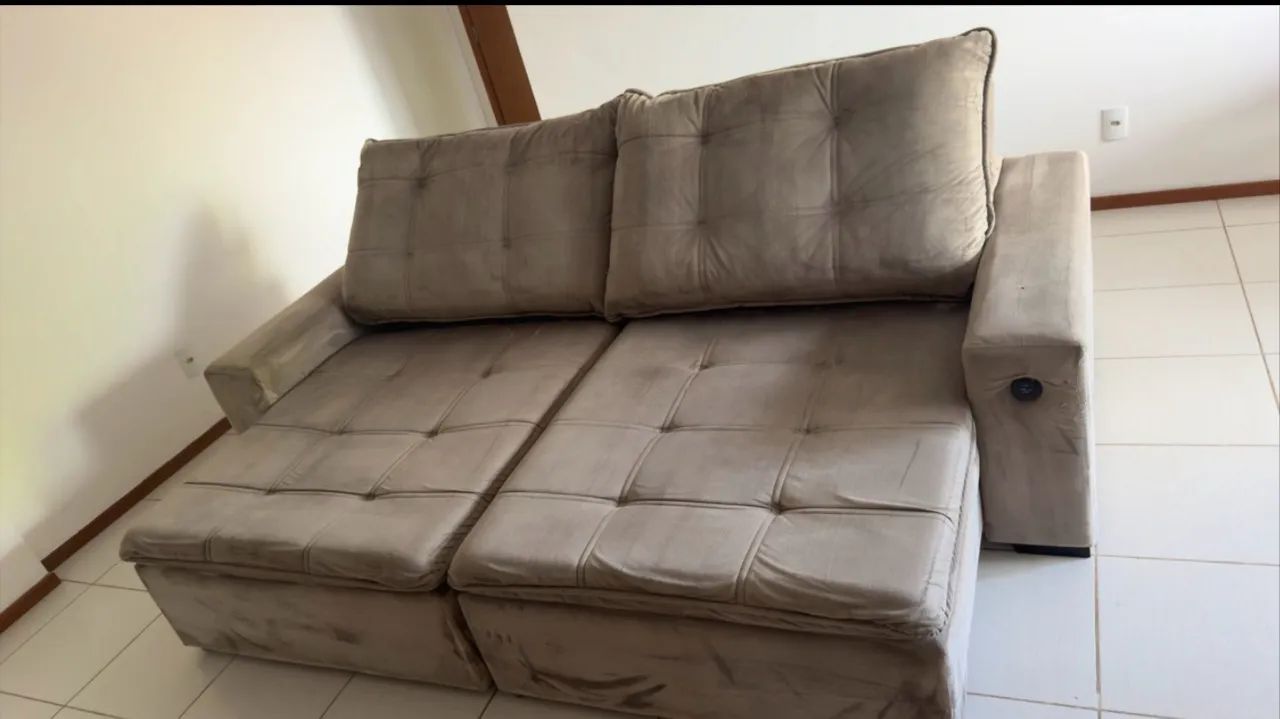VENDE-SE SOFÁ-CAMA RETRÁTIL DE 2,80 METROS