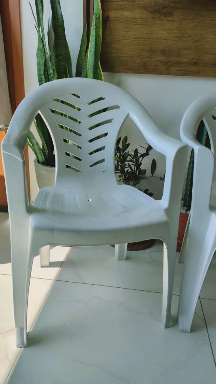 Cadeiras e mesa de plástico  - Foto 5