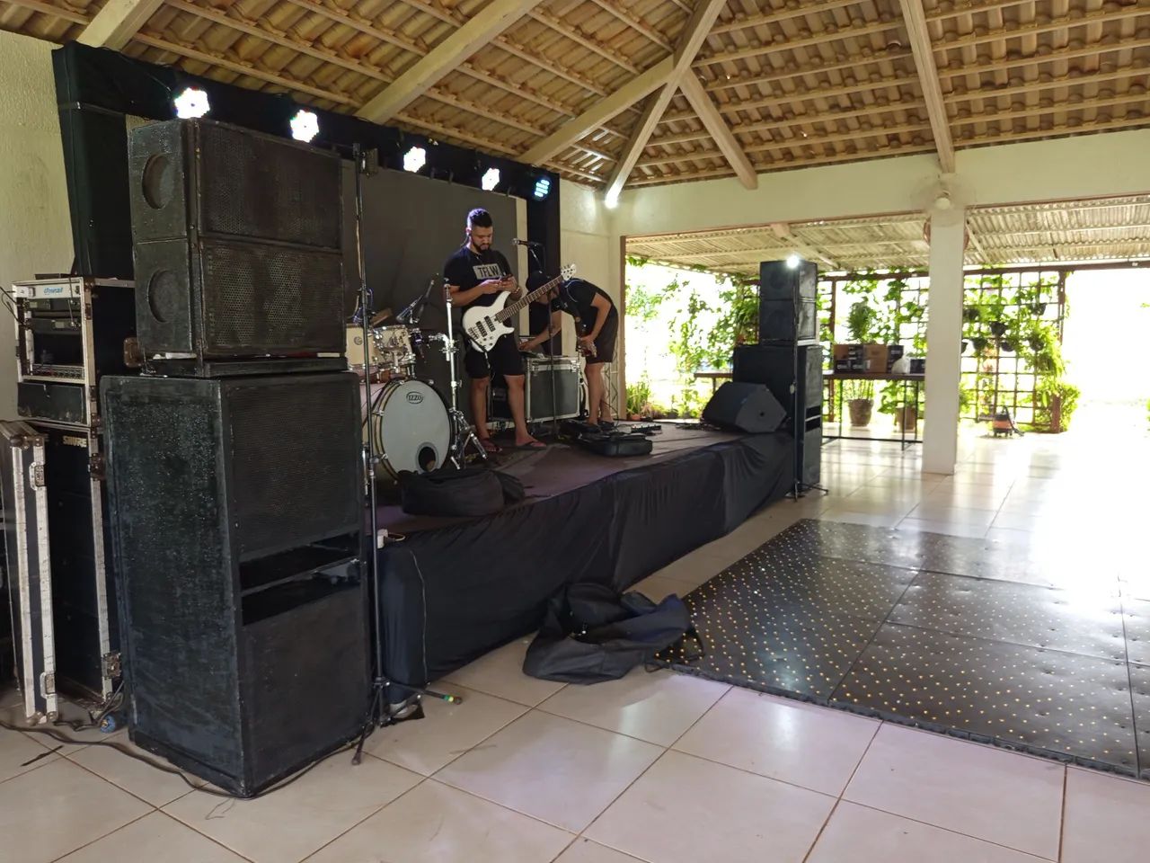 Locação de Sistemas de Áudio, luz e Palco - Foto 2