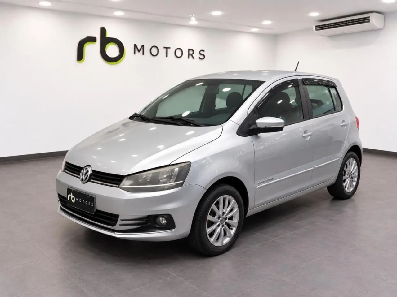 Volkswagen Fox COMFORTLINE 1.6 8V FLEX 4P 2015