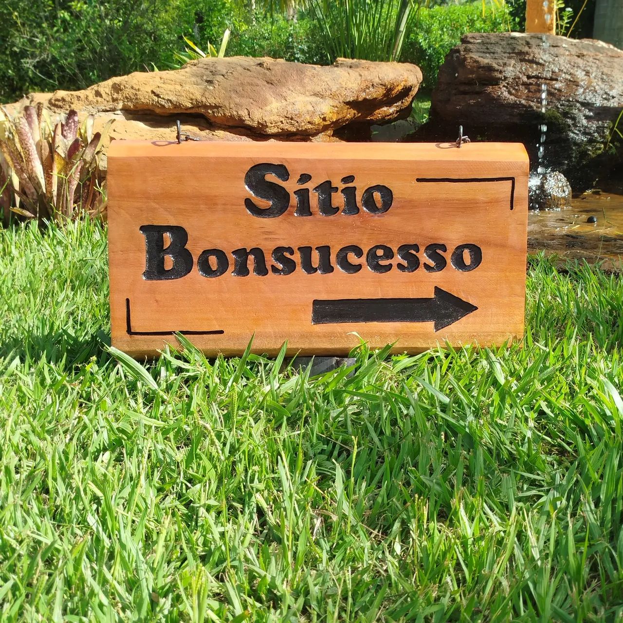 Placas entalhadas em madeira  - Foto 6