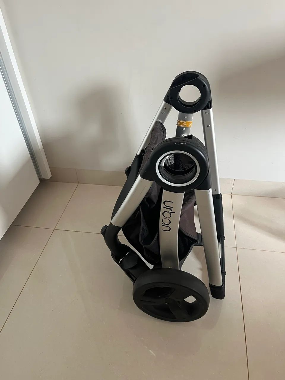 Carrinho de bebê e bebê conforto marca Chicco - Foto 4