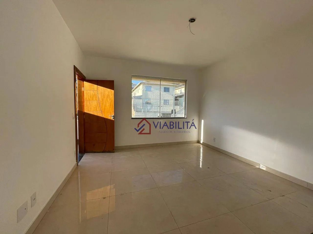 Casa a venda com 03 quartos e 02 vagas de garagem - Foto 2