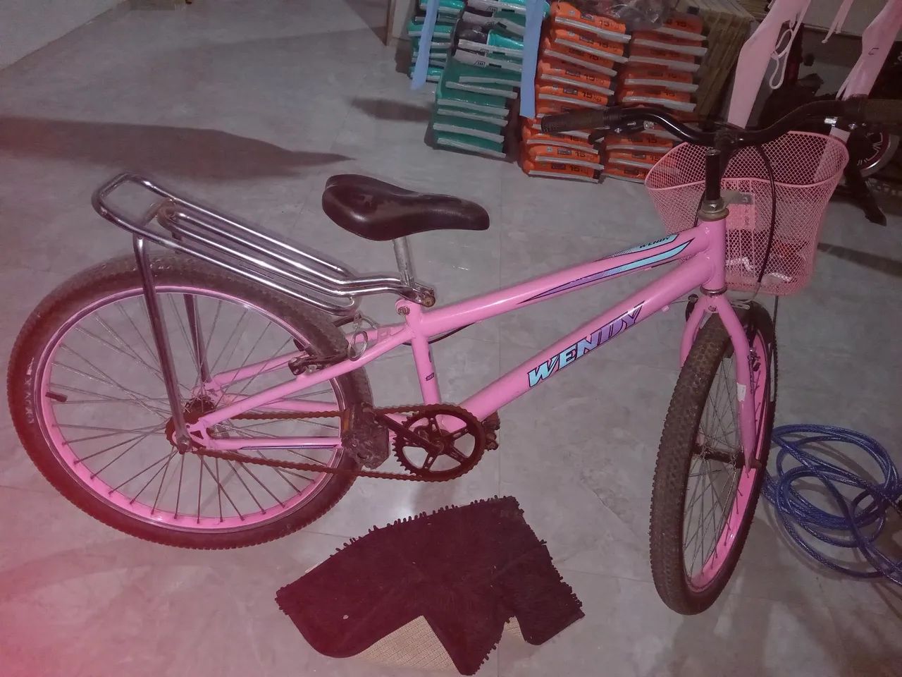 Vende-se uma bicicleta 