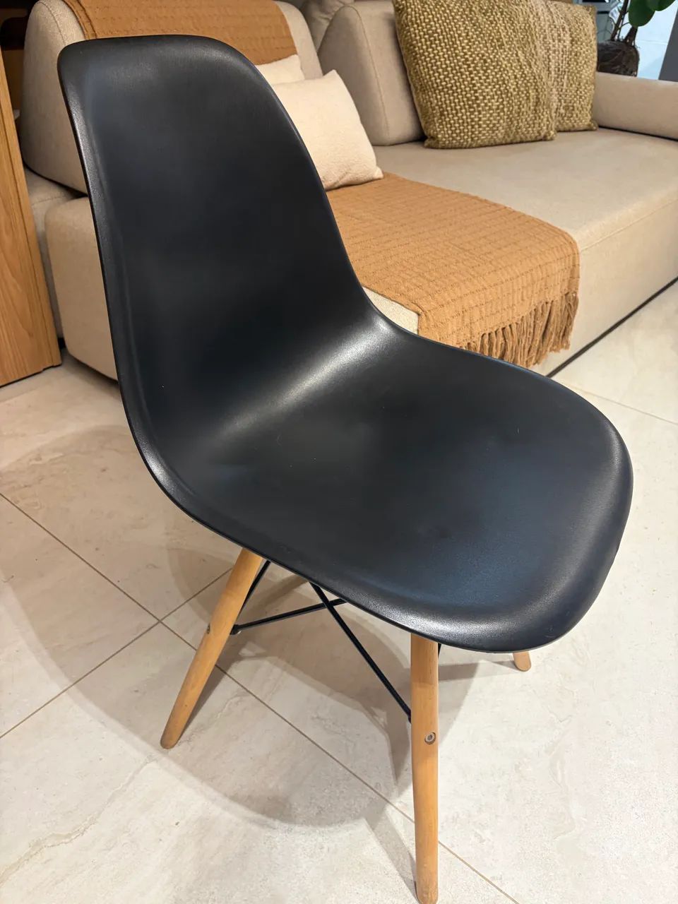Cadeira eames pé palito