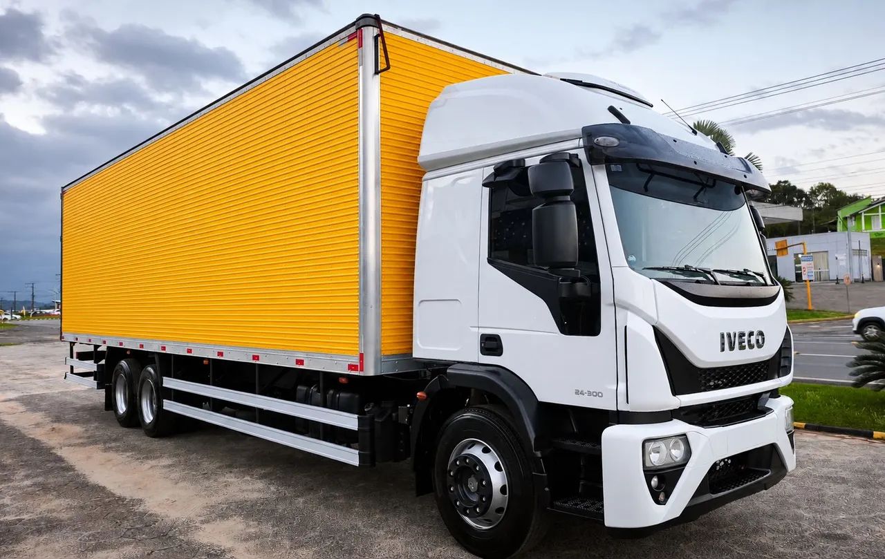Iveco tector 24300 ano 2023 