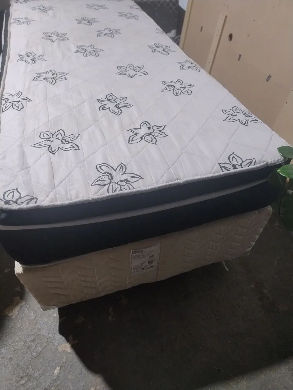 Cama box mais colchão de molas confortável 