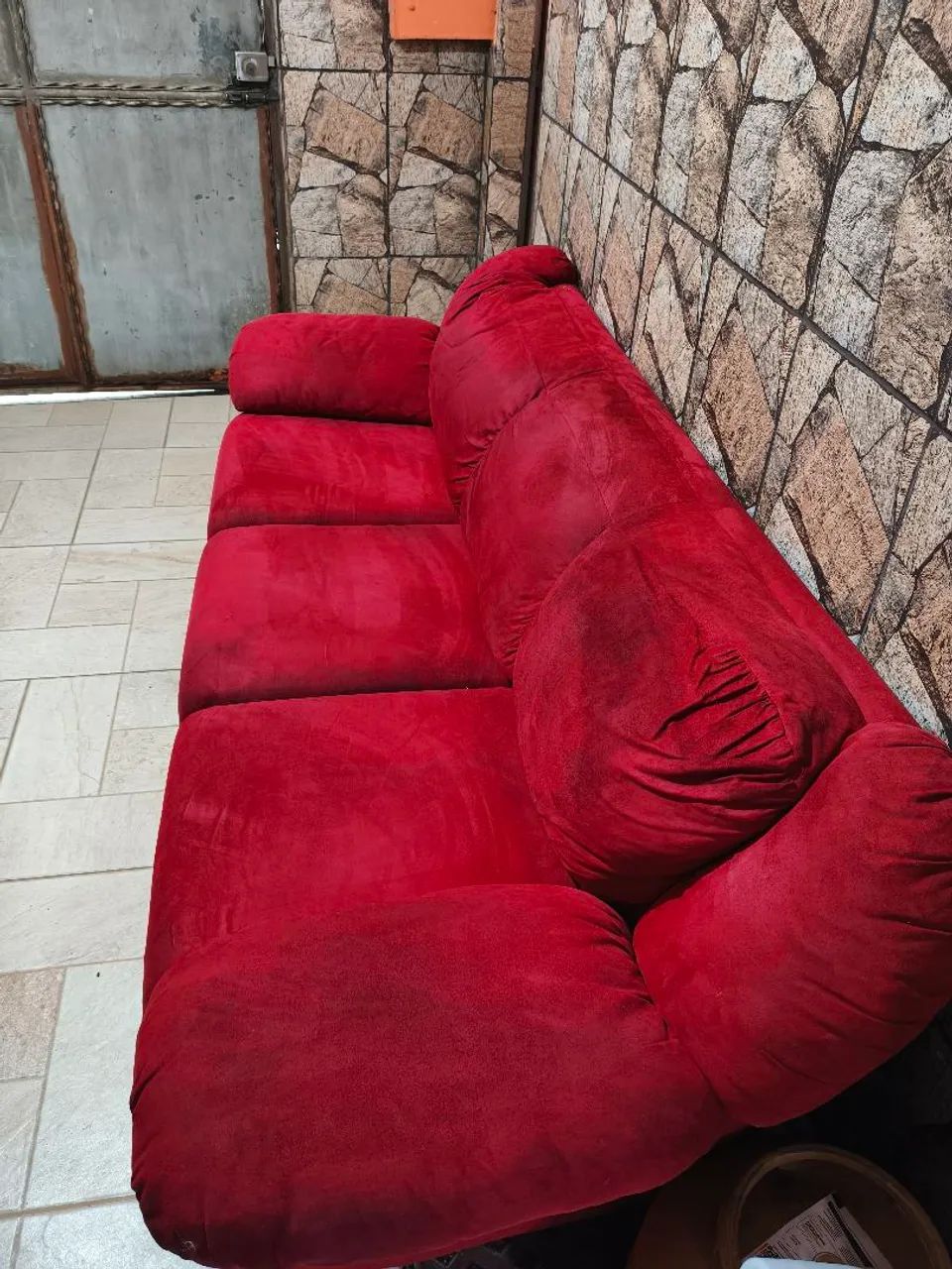 Sofá de 3 lugares vermelho - Foto 2
