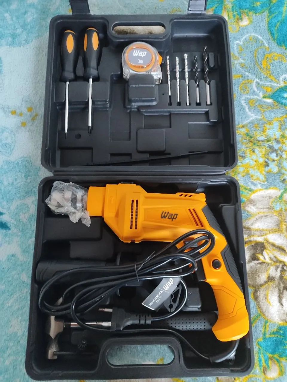 Parafusadeira e Furadeira de Impacto<br>700K10 W2 WAP Mandril de 3/8" Potência de 700W