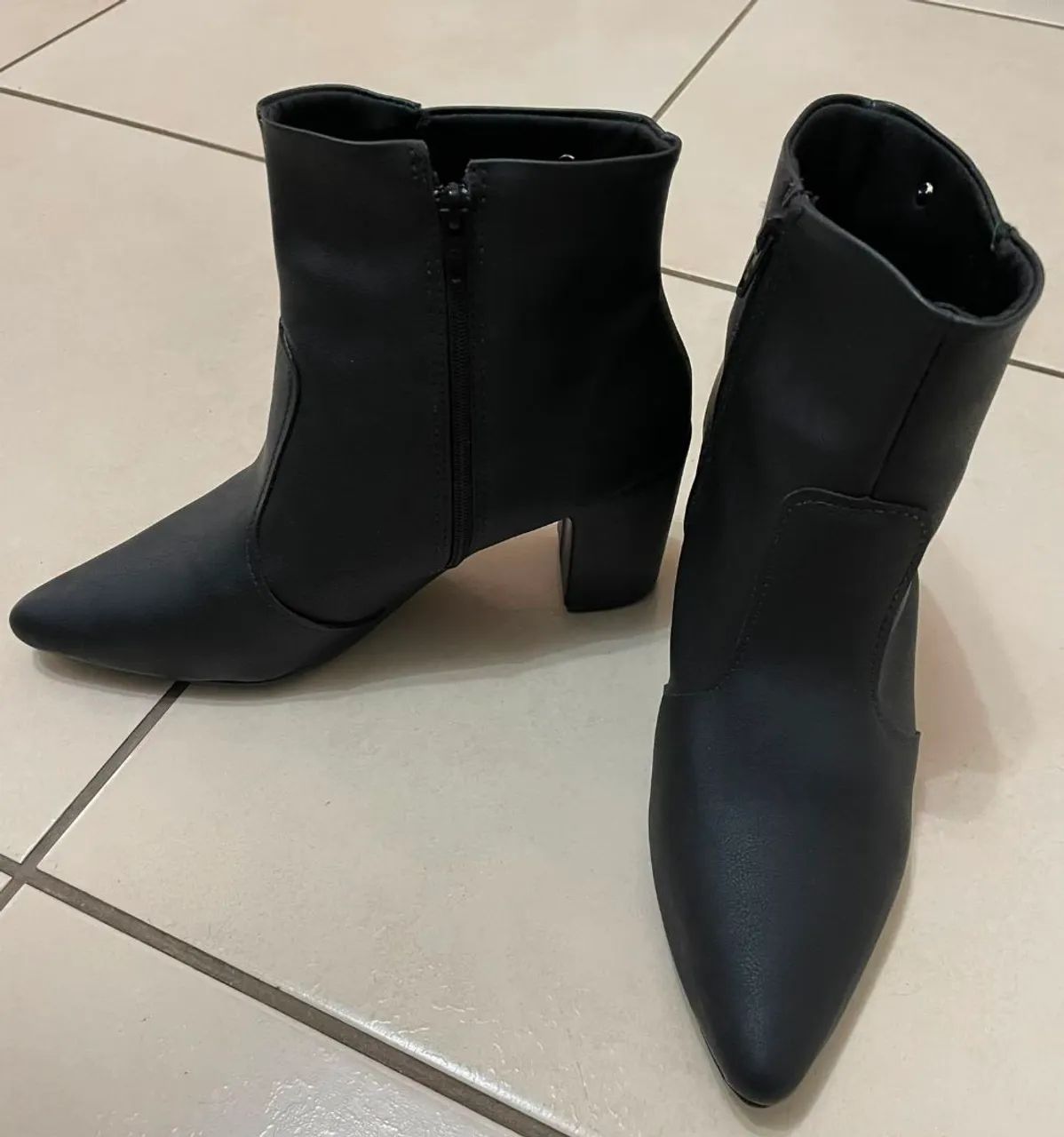 Botas e sapatos - Foto 2