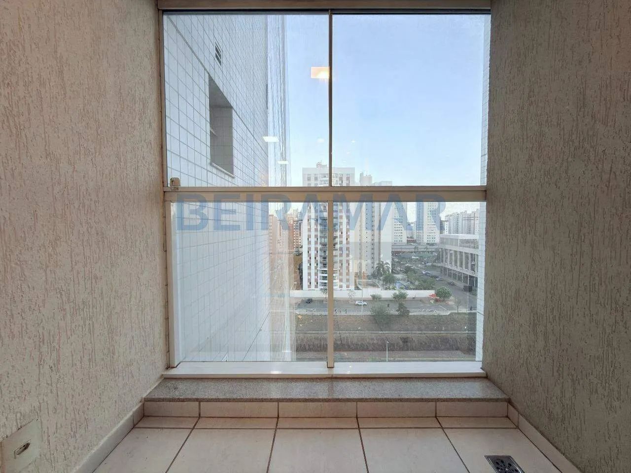 Apartamento Reformado com 3 Quartos com Suíte e duas Semi-Suites, Varanda e Vaga de Garage - Foto 4