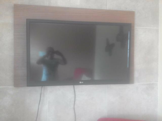 Vendo TV LG LCD bem conservada 42 polegadas