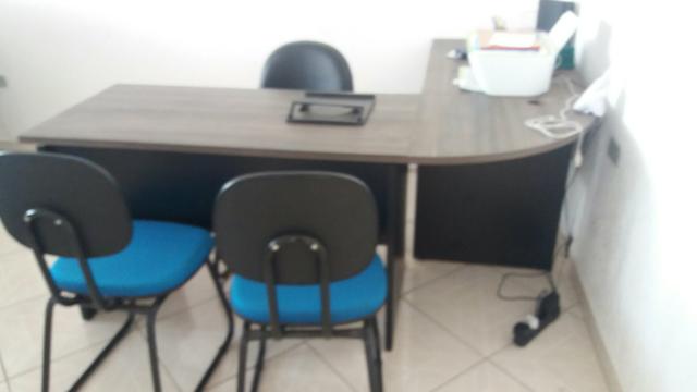 Mesa p escritório grande em L com chaves