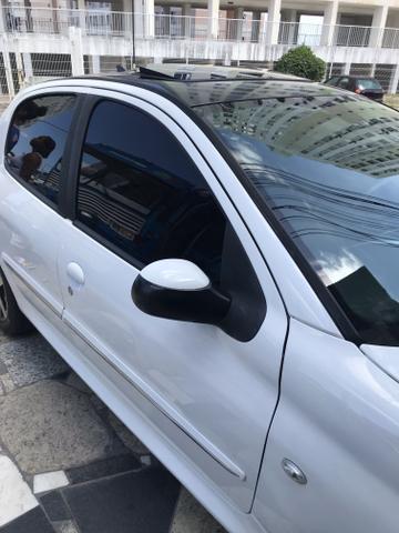 Peugeot 207 Quiksilver teto solar, aro 15, black piano, branco, completo - Foto 6