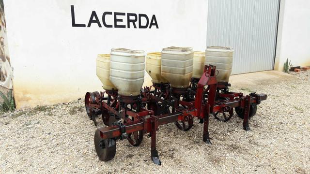 Plantadeira 3 linhas para trator