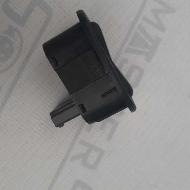 Botão simples do vidro elétrico. Para: Celta/ Corsa/ Montana. Novo. - Foto 3