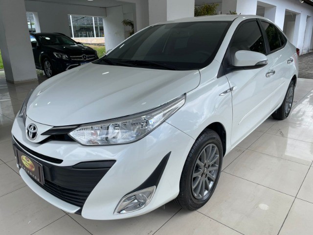 YARIS 1.5 SEDAN XL MULTIDRIVE NA PEDRAGON DE OLINDA