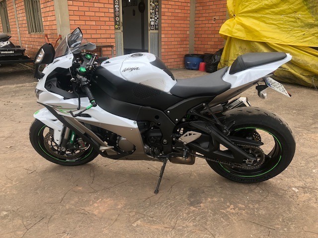 KAWAZAKI ZX10R