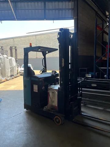 Empilhadeira Retrátil Elétrica  - Foto 5
