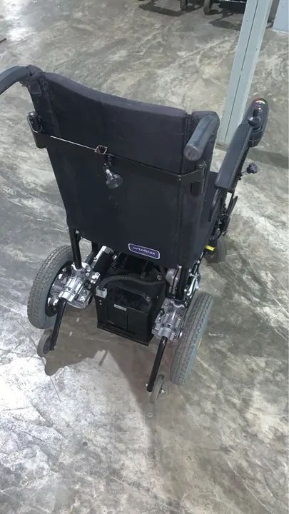 Cadeira de rodas motorizada Ortobras c apoio cabeça  - Foto 3