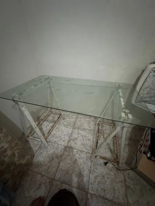 vidro com estrutura de ferro