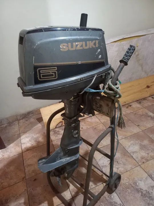 Motor de Popa Suzuki 6hp - Imperdível! RELÍQUIA
