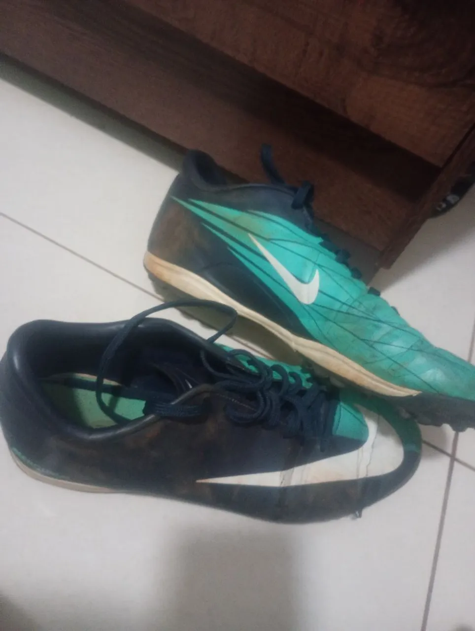 Chuteira Nike- society