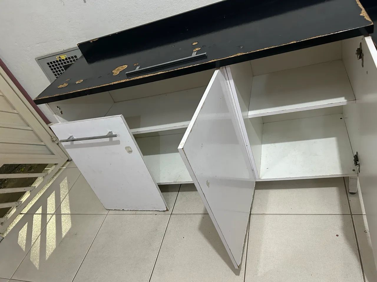 THIS KITCHEN COUNTER IS DEAD ON ARRIVAL64960528441474122